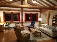Nestled between Hidden Valley trails and Ely's cute downtown, a perfect homebase - Apartments