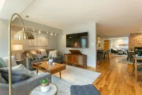 Wrigley Field/Lakeview -Entire Home- Large Groups! - Bungalow