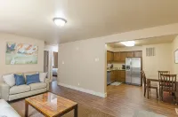 Updated 2-bedroom condo with pool - ห้องครัว