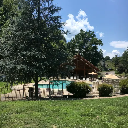 Cabin Sleeps 8 w/ 2 King Suites, Theater/Hot Tub/Pool Table, Small Dog Friendly!
