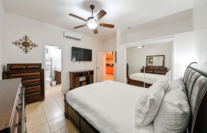 Paradise in Brandon with luxurious 6 person jacuzzi.