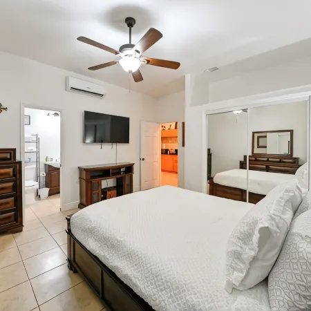 Paradise in Brandon with luxurious 6 person jacuzzi.