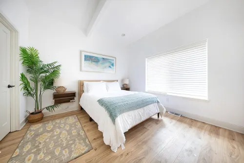 Spacious home with stunning Hood Canal Views, hot tub, game room, dog-friendly - 4-Sterne