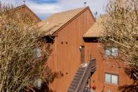 Cozy 2BR condo w/ valley views