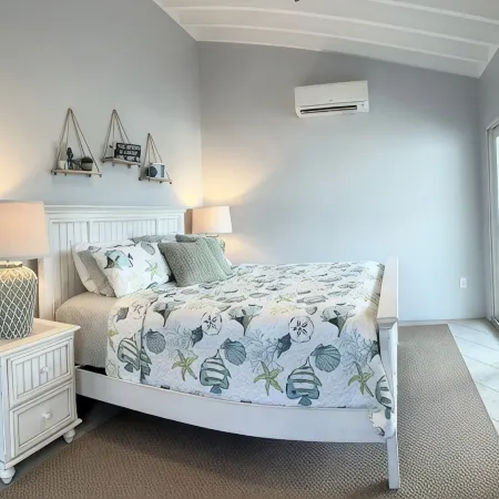 Newly renovated. 2BR 2BA - "A Little Vitamin Sea" with amazing views