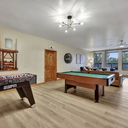 Designer Mountain Chalet • 1 Acre • Dual Primary Suites • Game Room • Sleeps 12