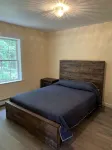 Tranquil cabin in the woods with heated garage. - Homestays
