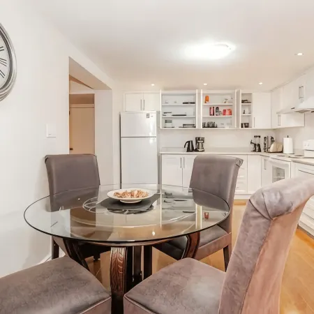 Pearson Gateway Executive Suite – 2Br + 2 Parking