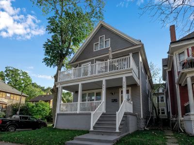 Family-Friendly 6-bedroom house in Charming Buffalo with WiFi, AC