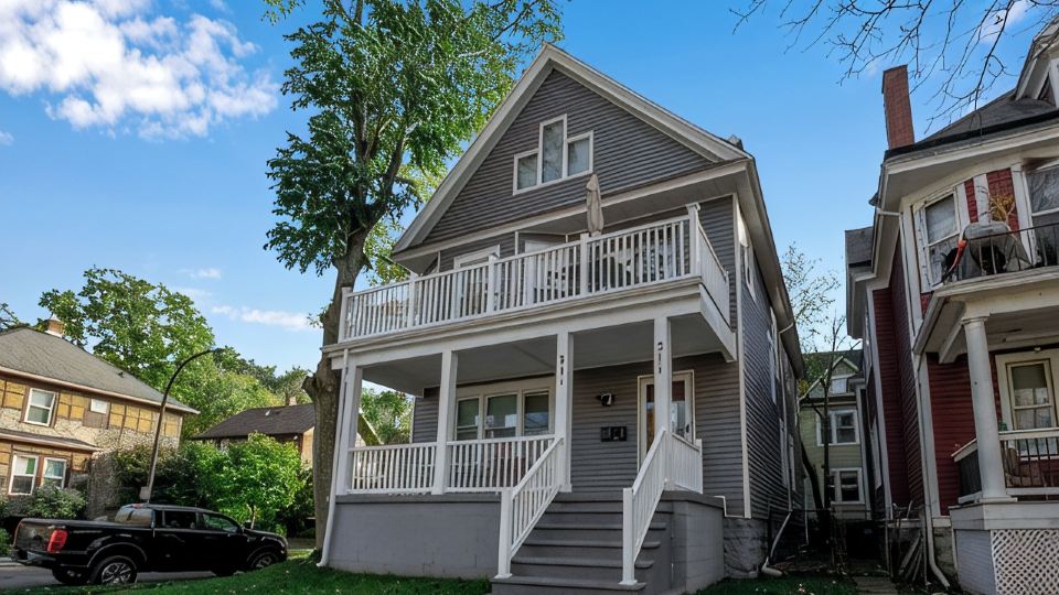 Family-Friendly 6-bedroom house in Charming Buffalo with WiFi, AC