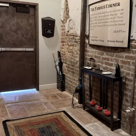 Charming studio apartment , free parking, WiFi in historic downtown Mobile