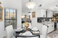 ~Villa Fiore~ 2 King Beds & Swimming Pool! - 4-Star