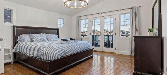 Luxury waterfront home with breathtaking views in Barrington Hotels in Bristol County