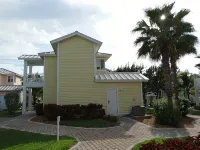 Rent a 2 bed / 2 bath Villa in Alice Town, North Bimini (INCLUDES 50' dock slip) - Pools