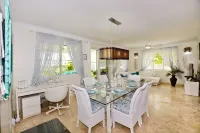 Playa Turquesa K-101- Premier Beachfront Ocean/Garden View 100mbps Wifi - 3 stjerner