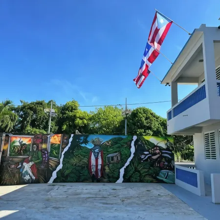 Reggaeton Vibes! Puerto Rico's Legend Suite, Just 4 mins from Crash Boat Beach