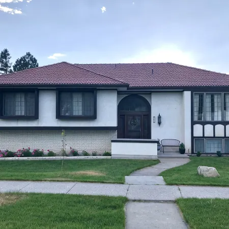 E Bountiful 3Br 2Bath<br>Great view  good parking close to public transport
