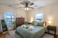 Spacious home steps from Main St and Shenandoah NP with firepit & large backyard - WiFi