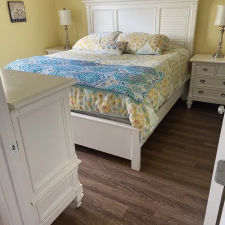 “Truly Beautiful    Golf Course & Lake View Getaway – Minutes from the Beach!