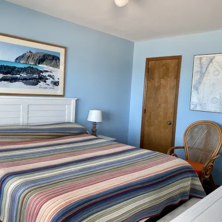 Lovely Oceanfront Condo w/ Vast Top Floor Views; Pool; WiFi/Cable; Quiet; 2 Max