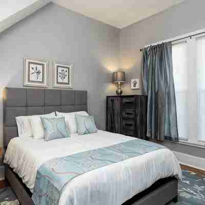 Turn of the Century Charm! Rooms