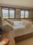 Countryside Retreat with Mountain Views - WiFi