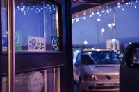地拉那機場飯店 - 停車場