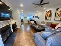 Updated Cottage 1 Bedroom 2 guests Close to Everything Downtown - 컨트리 하우스