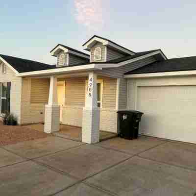 New Luxury Styled Cottage Home with TV in each room. Hotel Exterior