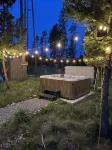 Charming 2-bedroom cabin with bonus loft, pet-friendly in Seeley Lake - Chalets
