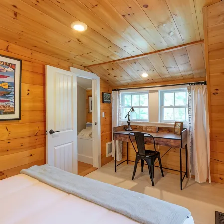 Cozy cottage -Close to Downtown Camden!