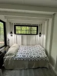 Holly Trail Treehouse in Anderson w/Wifi, AC, Smart TV, Full Bath and Washer - 샬레 호텔