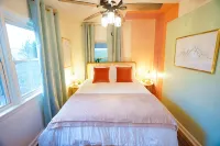 Cozy Retreat - Hot tub + Mountain Views + Pets - Boutique