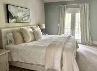 Buford Forest Retreat- Fire Pit - 5 Bdrms- Sleeps 13 - Water Park, Venues, Golf! - 4-نجوم
