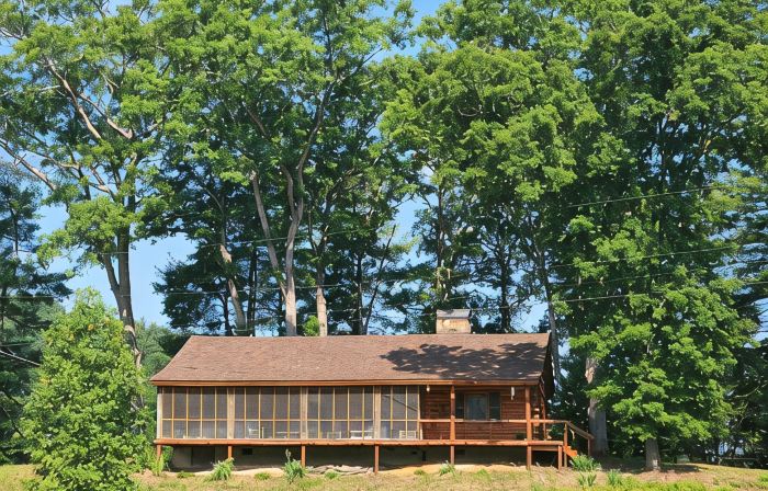 River's Bend Cabin Offers Solitude and Play on the Upper James River