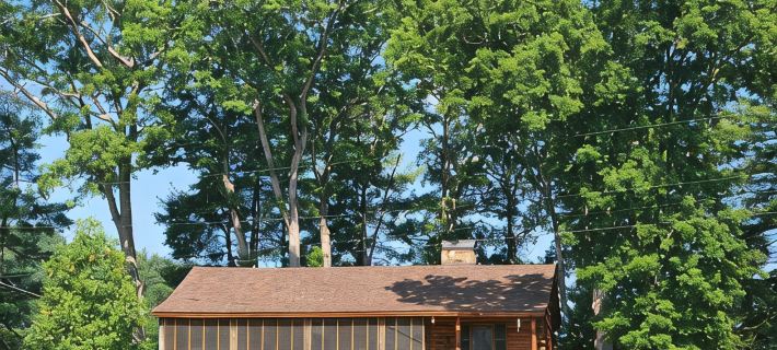 River's Bend Cabin Offers Solitude and Play on the Upper James River Отели в г. Ботетот