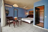 Senegambia Beach Hotel - parking