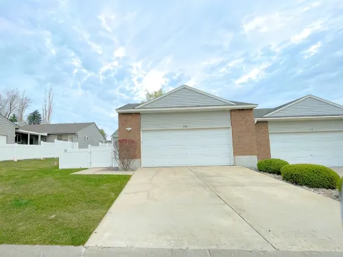 The Hideout-2Br/2BA Townhouse Near Highland! - 3 tähden