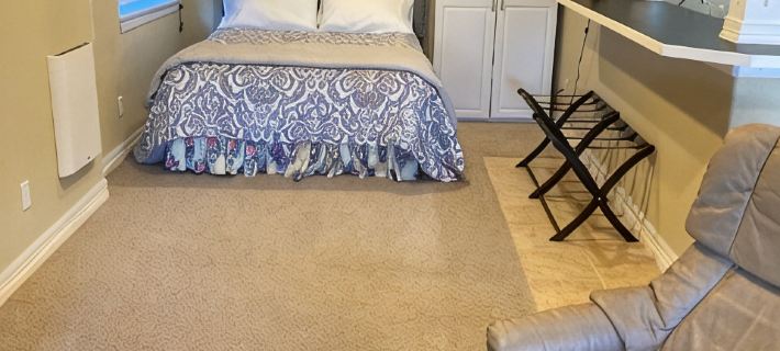 Spread out in a large,1600 sq foot comfort suite 1 bedroom plus additional nook Hotels in Longmont