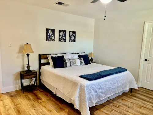 Charming 4-bedroom house with WiFi and “stock tank” pool in beautiful Georgetown - 2 estrellas