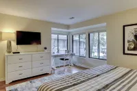 Peaceful Renovated Villa, Short Walk To Beach - Villas
