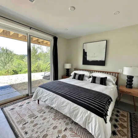 New Const Stowe Modern Sleeps 8. View: Mt Mansfield & River! Private, EV Charger