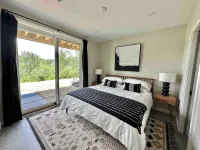 New Const Stowe Modern Sleeps 8. View: Mt Mansfield & River! Private, EV Charger - ที่มีฟิตเนส