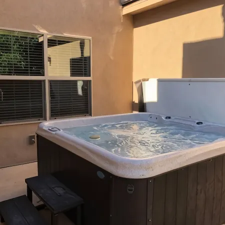 AMAZING VIEWS! Large 4-BR home with hot tub and rooftop deck overlooking ABQ