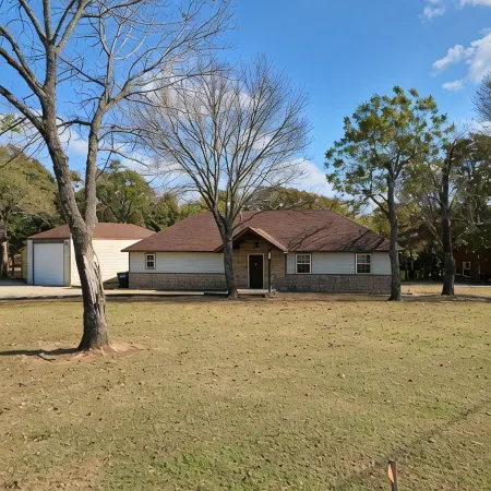 The Rustic Gem!! 3 Bedroom/2 Bath House