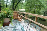 Romantic Tranquil  Riverfront Cottage Rushing Crystal Clear Water Best Rate - 4-Star