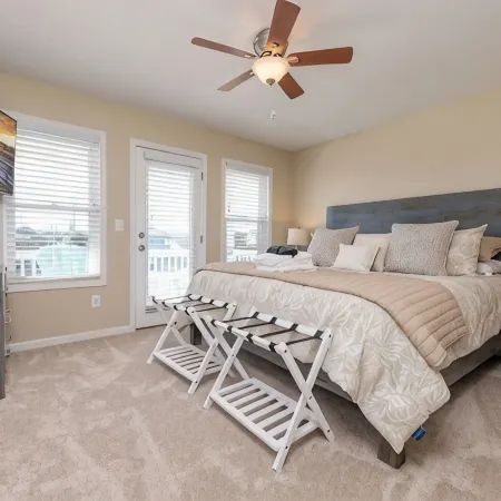 Heated Pool, Hot Tub, Ocean View, Backyard Game Area in Kill Devil Hills