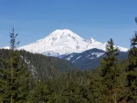 The Elk Run Lodge-close to town, hot tub, game table, Apple TV and fire pit. - 3-Star