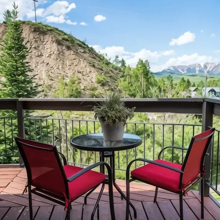 The Kebler Home: Walk to Elk Ave! Dog Friendly!