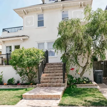 Private 2nd Story Apartment in the Heart of Long Beach- Pura Vida!